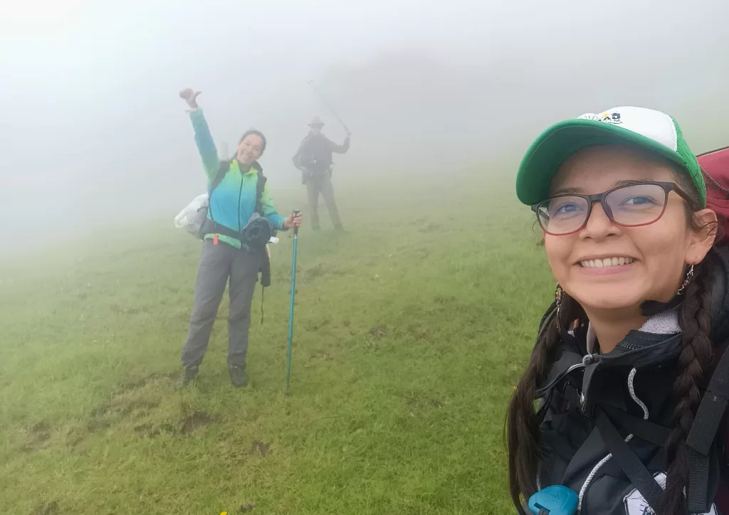 Camping en el bosque de niebla